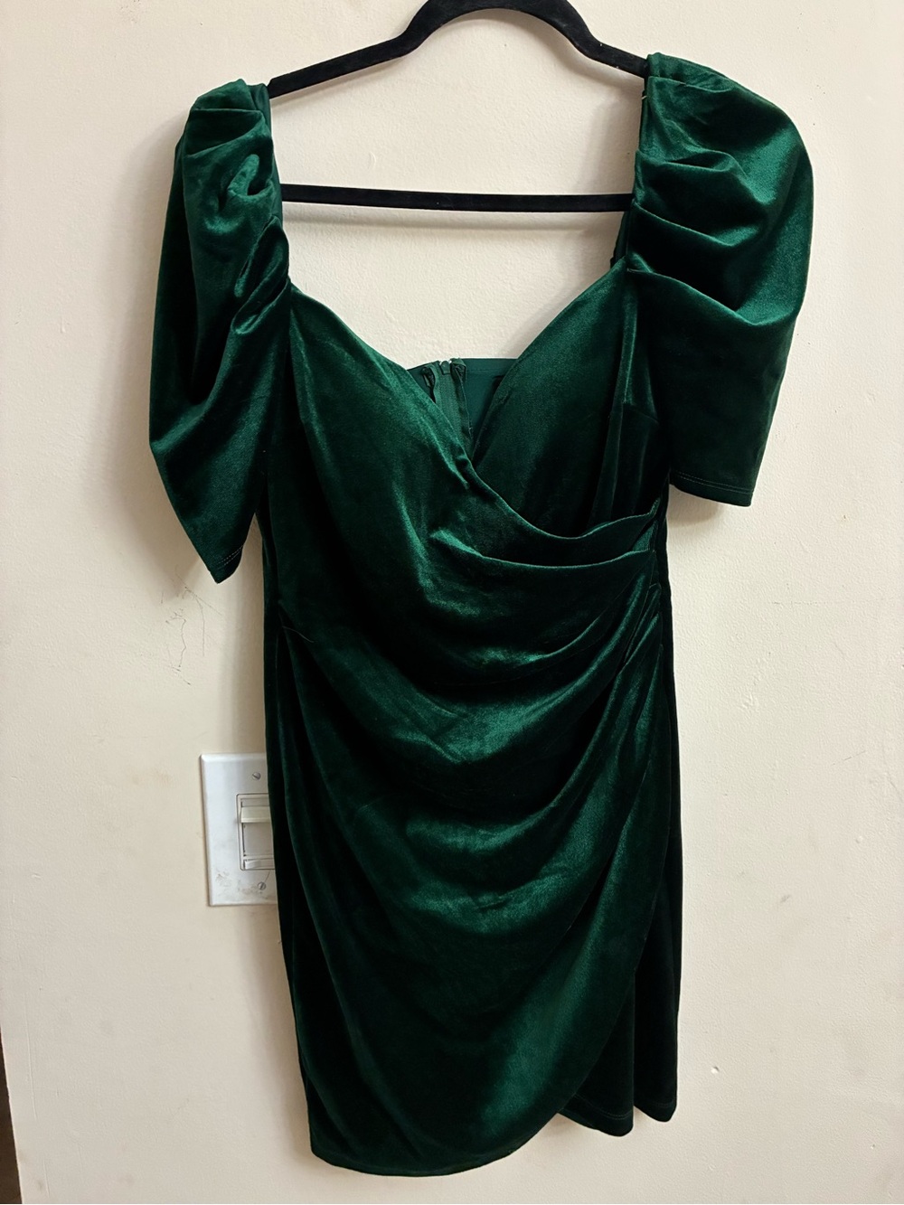B. Darlin Emerald Green Velvet Ruched Mini Dress Size 9/10 puff sleeves